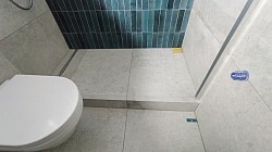 Duschbereich mit Gefälle gefliest